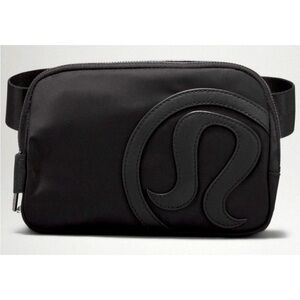 RARE Lululemon Everywhere Belt Bag Deluxe
Edition 3D logo Black//Black 1L